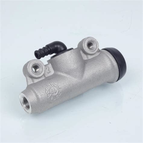 Vue détaillée du maître-cylindre de frein arrière pour Suzuki DRZ 400 S