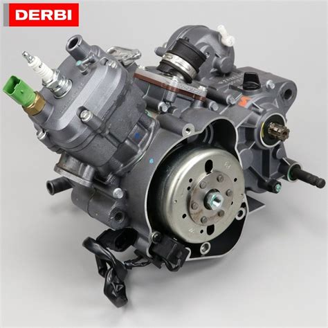 Schéma du moteur Derbi 2T 50cc, mettant en évidence les composants clés.