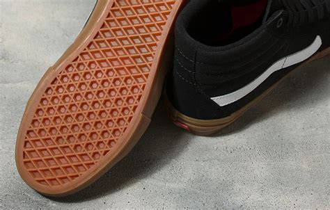 Gros plan sur la semelle Waffle Cup BMX de Vans, soulignant son adhérence.