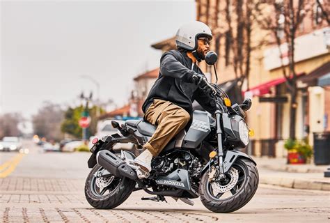Vue de la Honda MSX Grom avec son nouveau sabot moteur