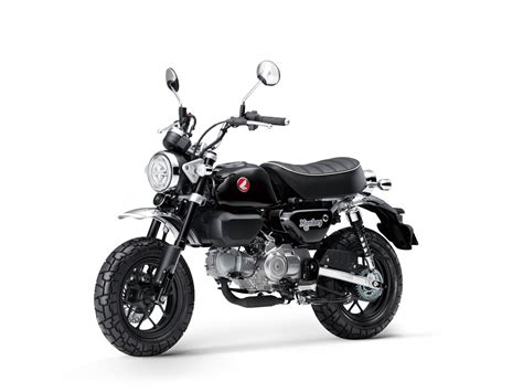 Honda Monkey 125 dans un environnement urbain