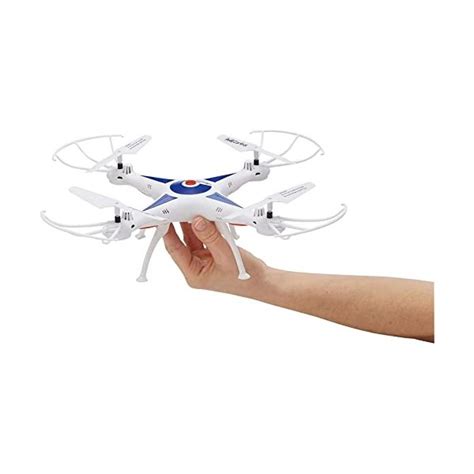 Photo du drone Revell Go! Stunt avec son câble USB de chargement
