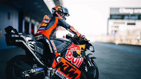 Photo de Pedro Acosta en action sur sa moto KTM