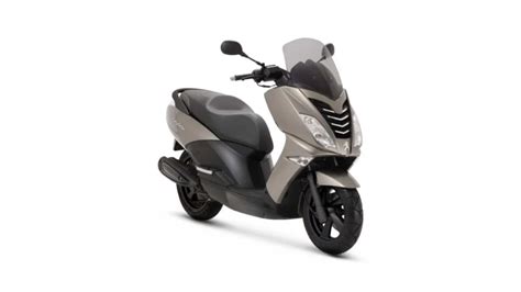 Photo du scooter Peugeot Citystar 50 RS dans une couleur vive pour illustrer son design sportif
