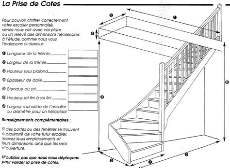Schéma d'un escalier droit intérieur avec des flèches indiquant la montée et la descente