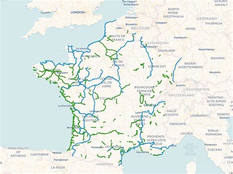 Carte schématique des différents types de voies cyclables (voies vertes, pistes partagées, routes départementales aménagées)