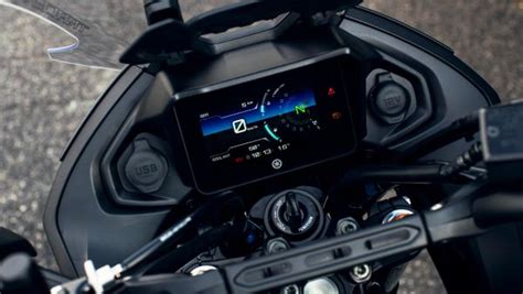 Tableau de bord TFT couleur de la Yamaha XSR900 GP
