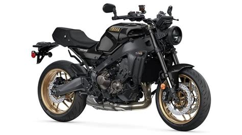 Vue latérale de la Yamaha XSR 900, mettant en avant son profil néo-rétro