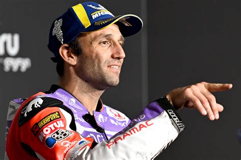 Photo de Johann Zarco souriant lors d'une conférence de presse