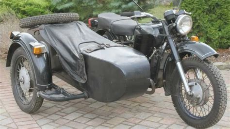 Photo d'un side-car Dnepr MT-11 restauré