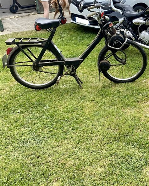 Photo d'un Solex Tenor fraîchement sorti de grange, montrant son état général conservé.