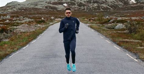 Portrait d'Alessandro De Marchi en tenue de course