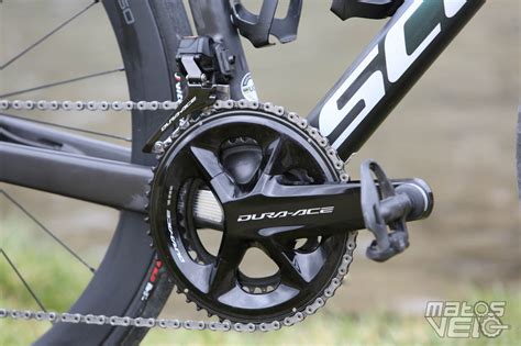 Ensemble du groupe Dura-Ace 9000 sur un vélo de route