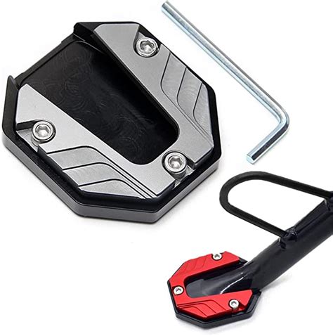 Vue éclatée montrant l'emplacement typique du support de béquille latérale sur un scooter