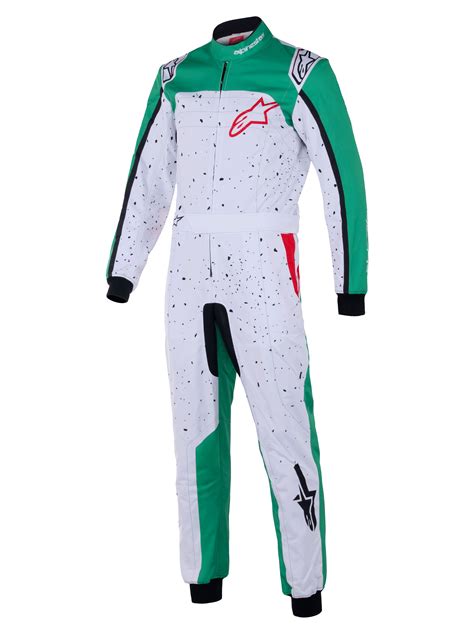 Photo de la combinaison Alpinestars Claw ornée du logo Monster Energy, portée par un pilote sur circuit.