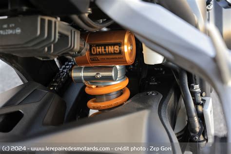 Photo d'une moto d'enduro équipée de la fourche Öhlins