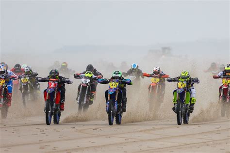 Photo des pilotes au départ de l'Enduro du Pilat