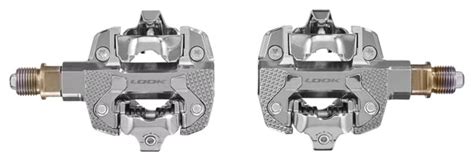 Photo d'une paire de pédales VTT Campagnolo haut de gamme, mettant en valeur leur design italien et leurs matériaux de qualité.