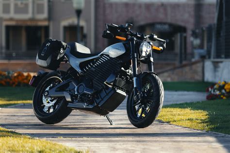Tableau comparatif des caractéristiques techniques des différents modèles LiveWire (One, S2 Alpinista, S2 Del Mar, S2 Mulholland).