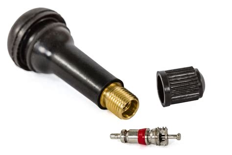 Vue détaillée d'une valve de pneu avec un bouchon coloré