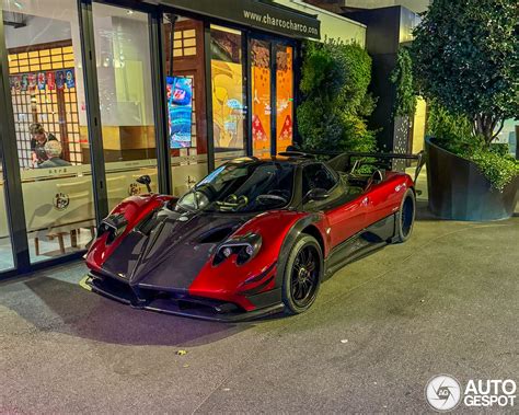 Pagani Zonda 760 JC Roadster avec son dragon violet et ses accents roses