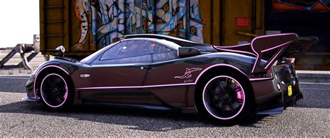 Détail des accents roses et du dragon violet sur la Pagani Zonda 760 JC