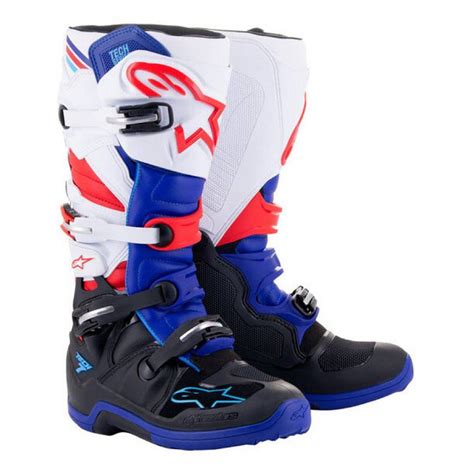 Photographie d'une botte de motocross classique Alpinestars