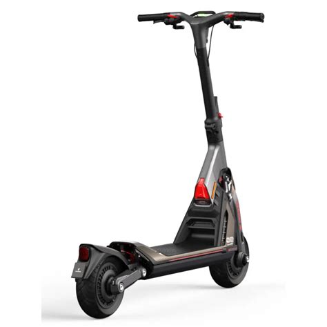 Design futuriste de la Segway GT2P avec des lignes cyberpunk et une structure en aluminium