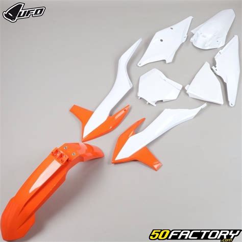 Schéma comparatif des points de fixation de carénages KTM et Peugeot XP6