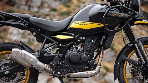 Illustration du monocylindre Royal Enfield Sherpa 450, mettant en avant ses caractéristiques techniques.